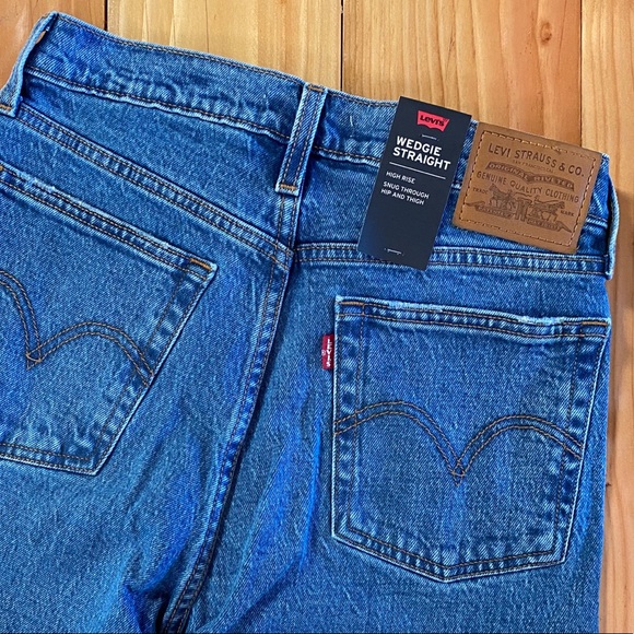 🌟 SOLD 🌟 Levi’s High Waisted Wedgie - Picture 6 of 6